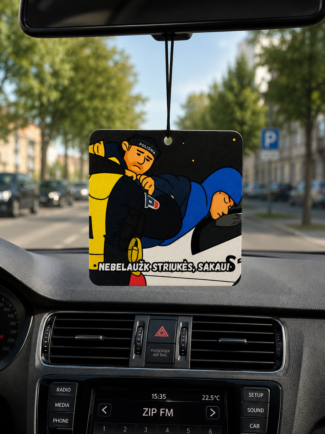 Pakabinamas automobilio kvapukas
